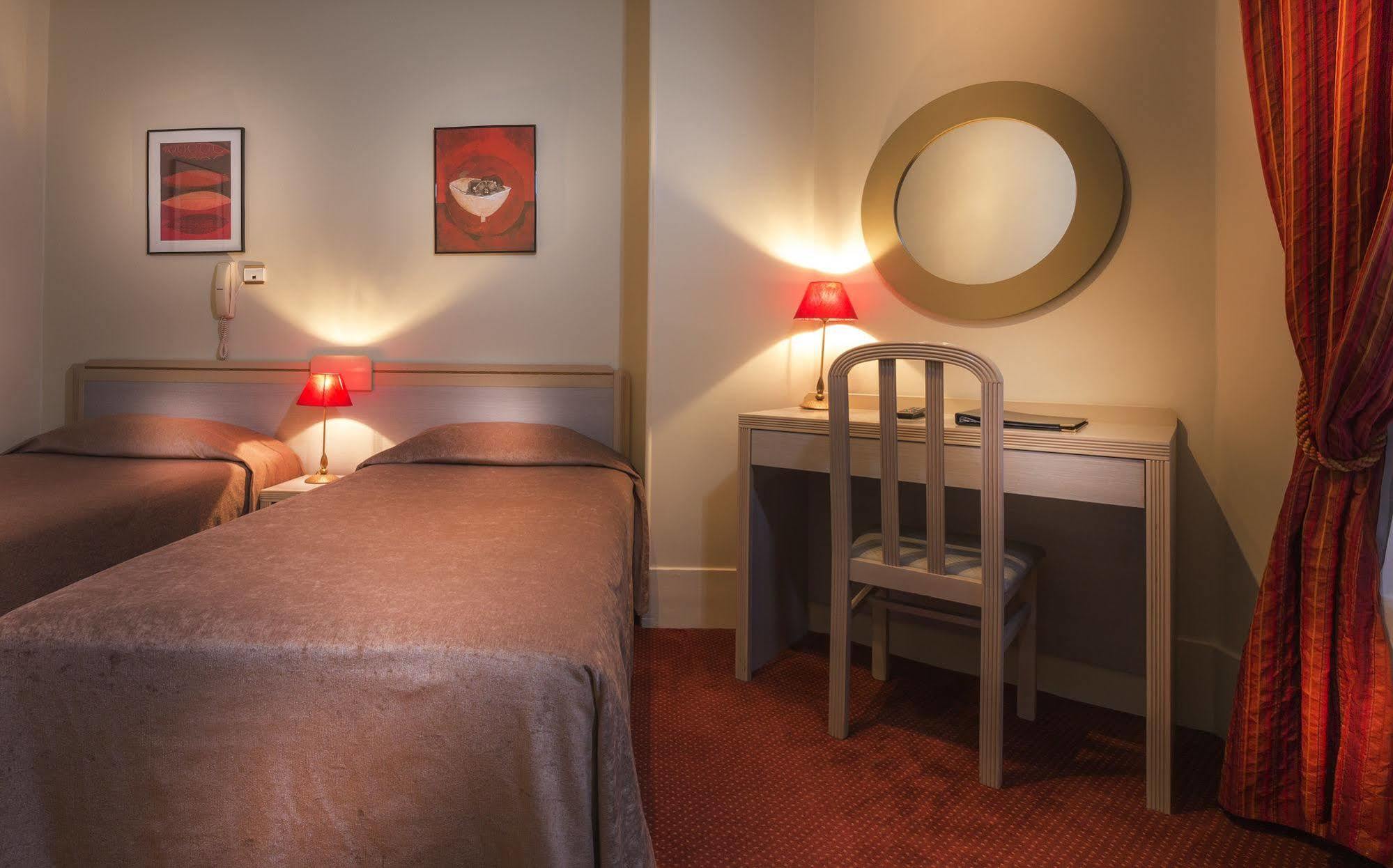 Hotel Donjon Vincennes Luaran gambar